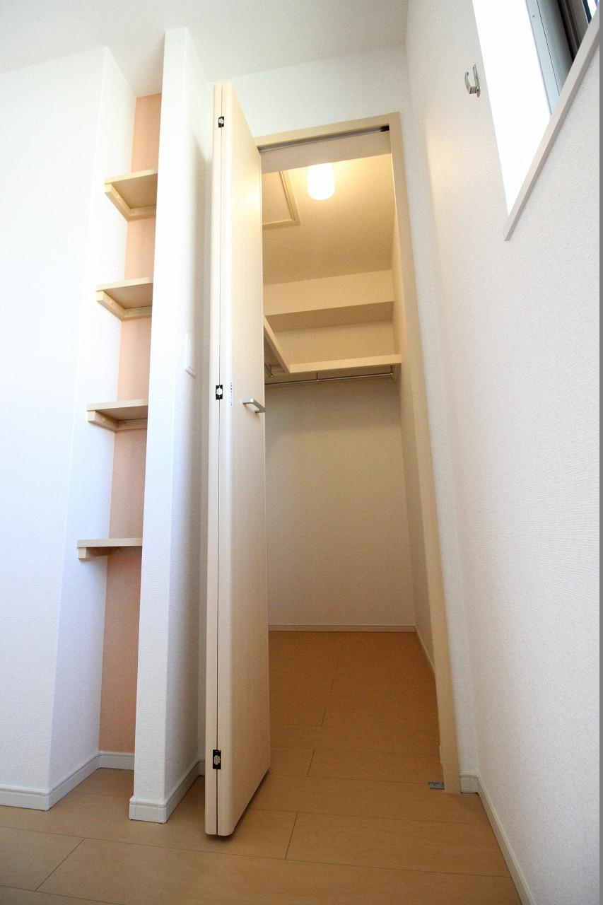 クレモンティーヌ　Aの収納|※お部屋により仕様が異なる場合があります※