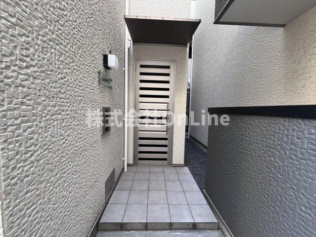 大阪市平野区加美東４丁目のアパートのエントランス