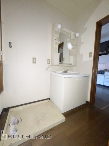 信和大町マンションの独立洗面台