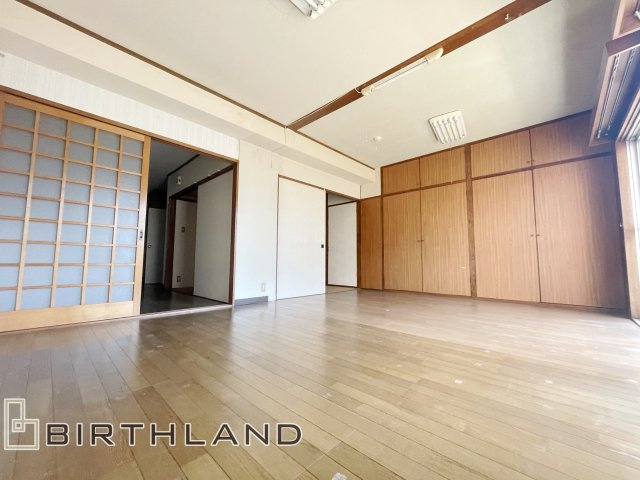 信和大町マンションの洋室