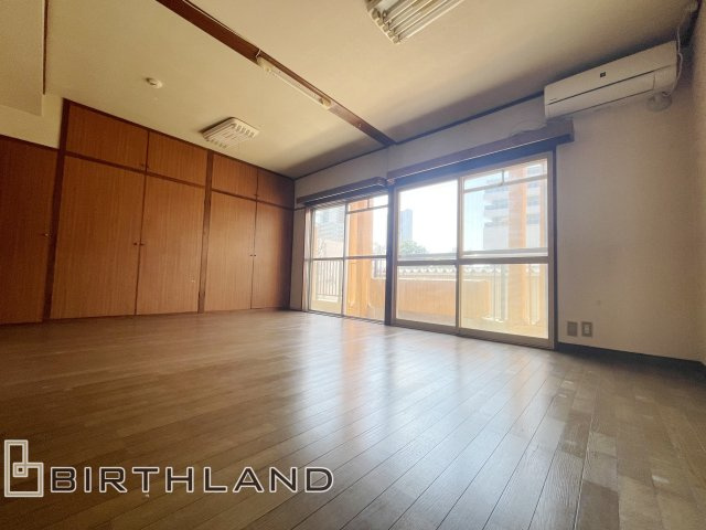 信和大町マンションの居間・リビング