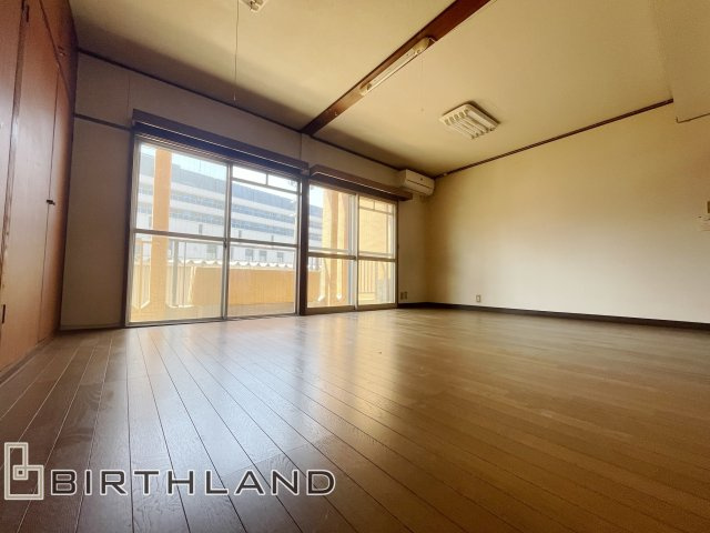 信和大町マンションの洋室