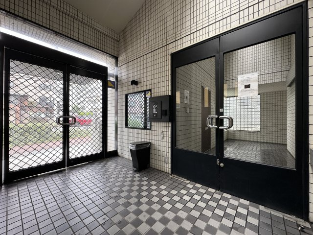 川崎市多摩区東生田１丁目の賃貸マンションのロビー