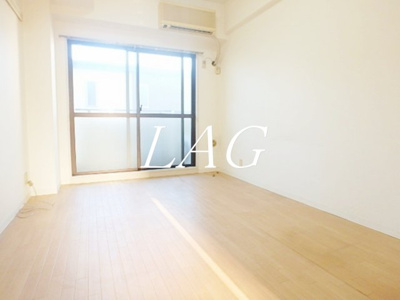 【居間・リビング】 | ウインザーパレス川口 | 洋室のお部屋です。