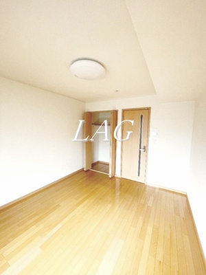 【居間・リビング】 | フェルテ桃園 | 洋室のお部屋です。