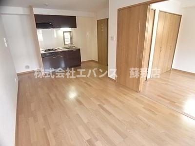 【居間・リビング】 | プラチナレジデンス | こちらの居間で趣味の時間をお楽しみください