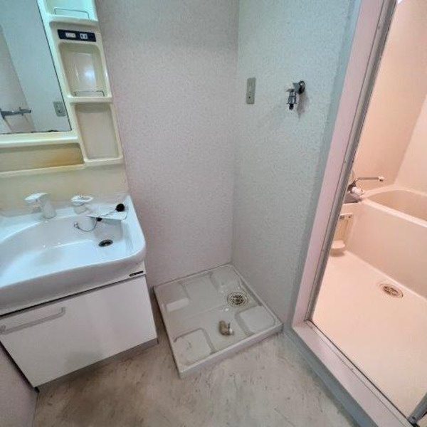 Jinever上本町の洗面所|同マンション別部屋：参考写真