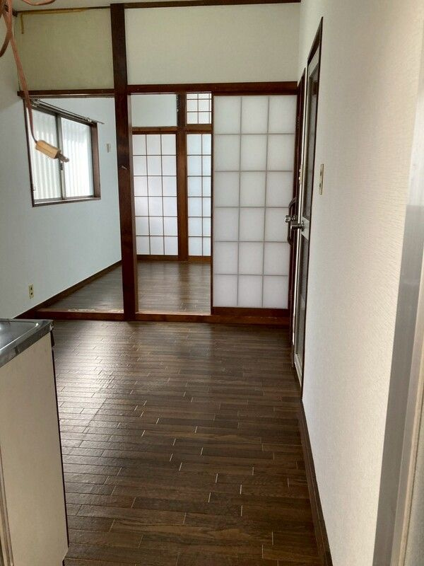 下馬戸建の玄関