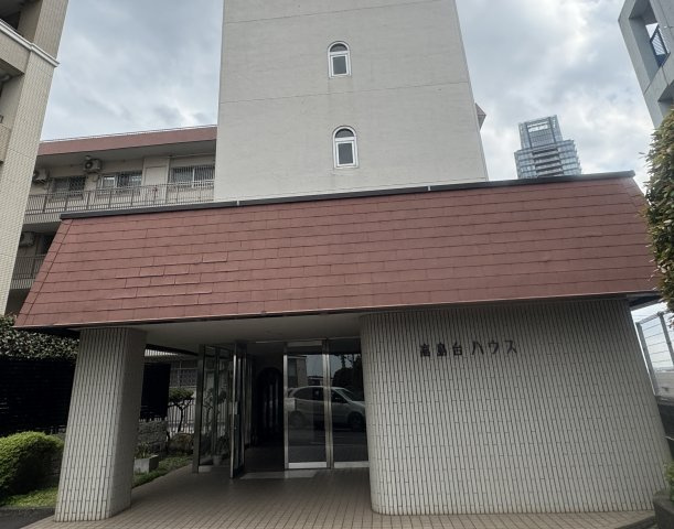 高島台ハウスのエントランス