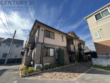 オートロック付きで外部から簡単に出入りが出来ない為安心です