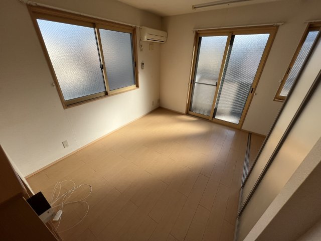 2面採光の明るいリビング