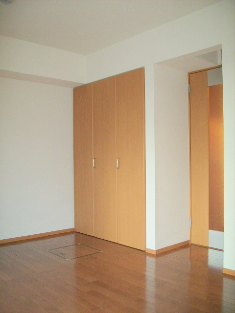 ヴィルヌーヴ阿佐ヶ谷の洋室|★南向き★　★ひろびろ洋室８．１帖★