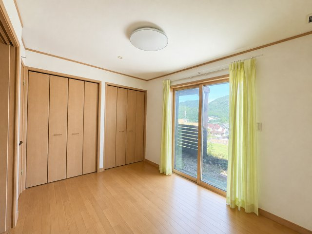 中古戸建　岐阜市日野北5丁目　平成21年築の洋室|※AI加工により調度品を消除しています。