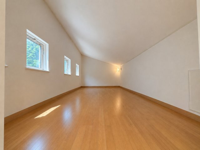 中古戸建　岐阜市日野北5丁目　平成21年築の洋室|ロフトです。※AI加工により調度品を消除しています。