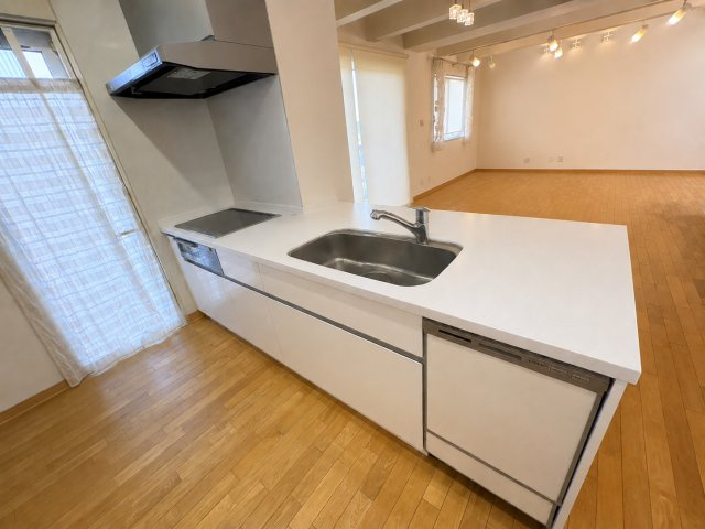 中古戸建　岐阜市日野北5丁目　平成21年築のキッチン|※AI加工により調度品を消除しています。