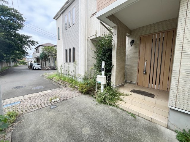 新座市新堀一丁目　中古戸建の前面道路含む現地写真|閑静な住宅街です。穏やかな生活を送ることができます。
