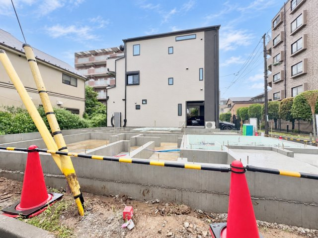 大田区西蒲田4丁目　新築戸建　全2棟の前面道路含む現地写真|2026.09.06撮影

現地ご見学希望・資料請求などお気軽にお問い合わせ下さい！
03-5990-5201