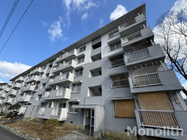 泉北竹城台１丁８号棟の外観