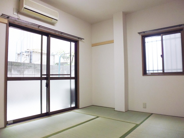 コーポアゼリアの寝室|和室は2面採光！