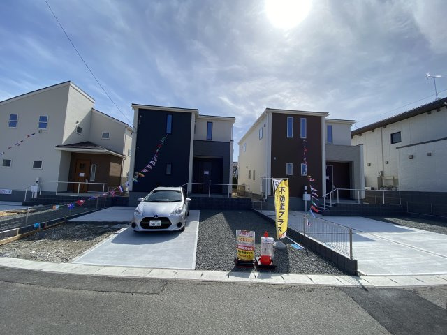 【いわき市内郷白水町／1号棟】＼広々20帖以上LDK♪／の駐車場|同施工　◆カースペースの写真です◆
陽当りの良い駐車場は週末の洗車も快適です♪お車の他にも、自転車をとめられそうなスペースもございます。

