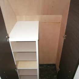 クレイノサンライズステージの玄関