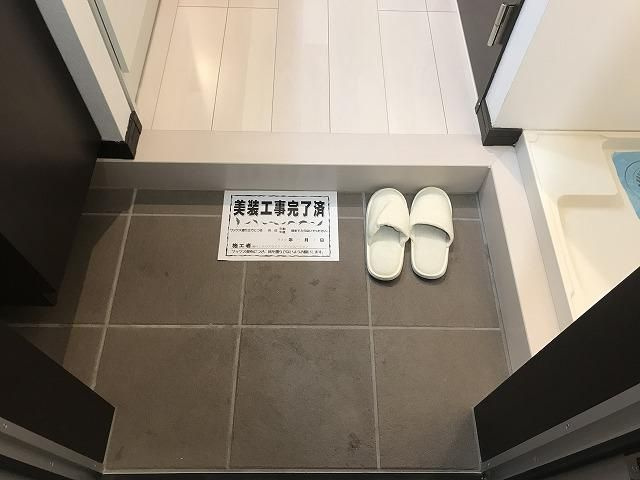草加ハウスの玄関