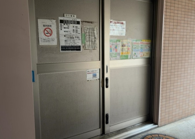 【設備】 | ジェイシティ相模原 | 共有部分は、住民なら誰もが使える設備のこと。例えば駐車場やエレベーター、インターネット設備、セキュリティ設備などがあります。他にも、マンションの廊下・外部階段やエントランス・ゴミ置き場などがあります。