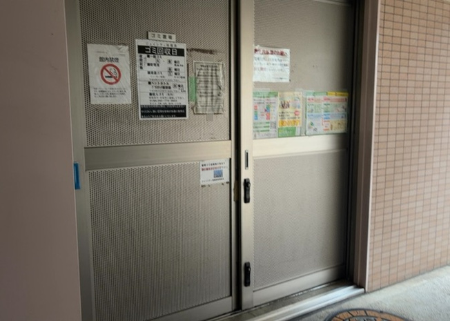 【設備】 | ジェイシティ相模原 | 共有部分は、住民なら誰もが使える設備のこと。例えば駐車場やエレベーター、インターネット設備、セキュリティ設備などがあります。他にも、マンションの廊下・外部階段やエントランス・ゴミ置き場などがあります。