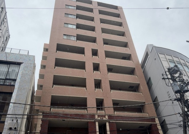 【構造・工法・仕様】 | ジェイシティ相模原 | ＲＣ造、Reinforced Concreteは直訳すると補強されたコンクリートです。主に柱や梁・床・壁が鉄筋とコンクリートで構成おり、鉄筋を組んだ型枠にコンクリートを流し込んで固めたものを指します。