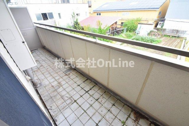 八尾市空港１丁目のアパートのバルコニー