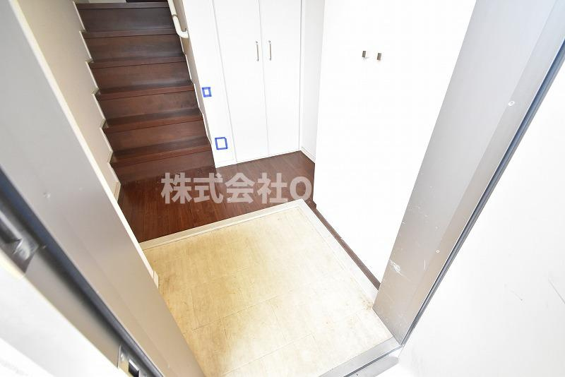 八尾市空港１丁目のアパートの玄関