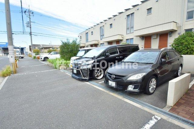 八尾市空港１丁目のアパートの駐車場