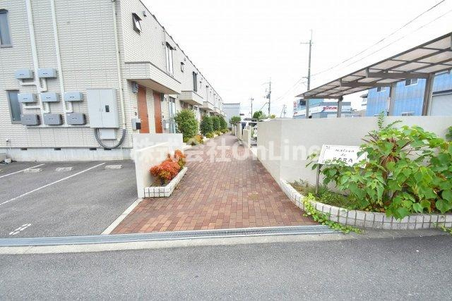 八尾市空港１丁目のアパートのエントランス