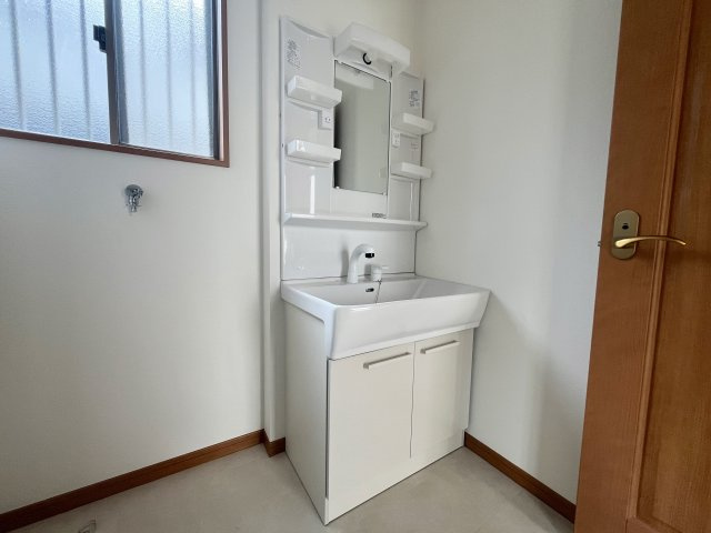 入間市狭山台1丁目中古戸建の独立洗面台|【洗面台】収納たっぷり独立洗面台です！