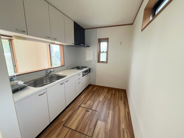 入間市狭山台1丁目中古戸建のキッチン|【キッチンスペース】広いキッチンスペースなので、お料理もしやすいです！