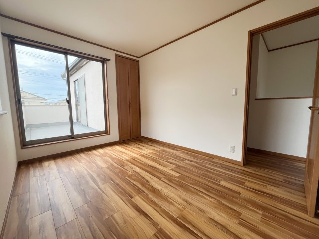 入間市狭山台1丁目中古戸建の洋室|【洋室6帖】窓も2つあり、採光も十分に取れます！