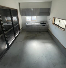 播磨町店舗付き戸建の居間・リビング