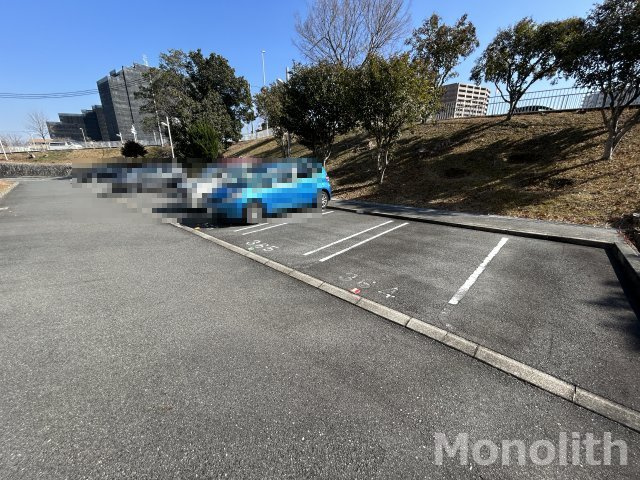 泉北竹城台１丁7号棟の駐車場