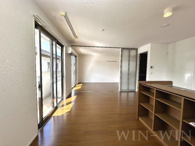 ロイヤルウィットの居間・リビング|イメージ（同建物内別部屋の写真です）
