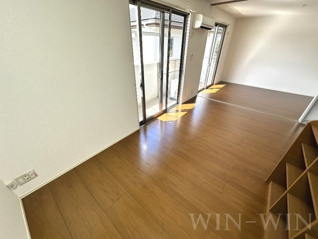 ロイヤルウィットの居間・リビング|イメージ（同建物内別部屋の写真です）