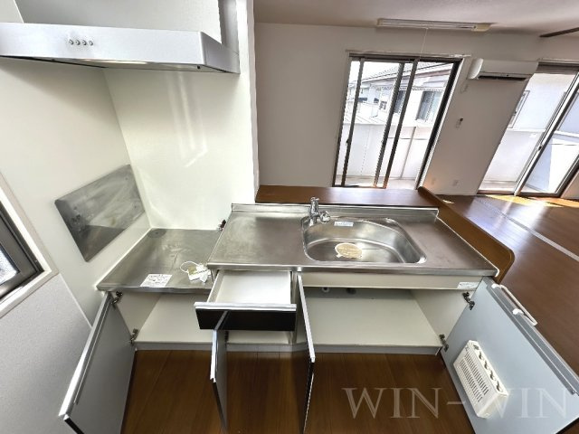 ロイヤルウィットのキッチン|イメージ（同建物内別部屋の写真です）