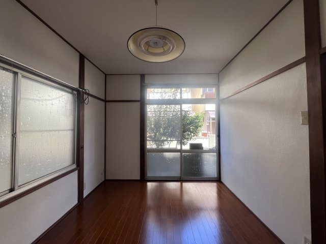 西岡戸建ての寝室