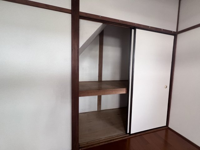 西岡戸建ての収納
