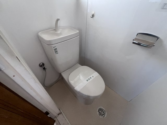 西岡戸建てのトイレ
