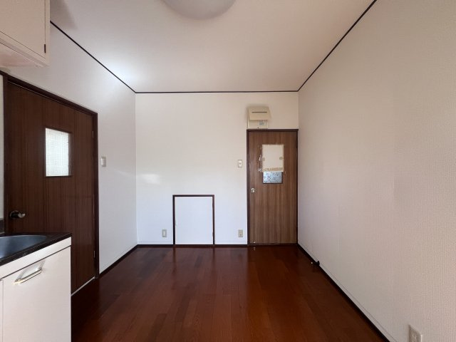 西岡戸建ての居間・リビング