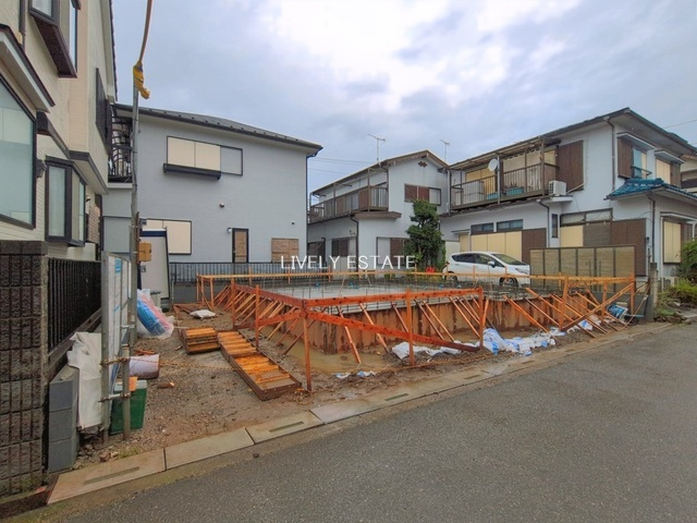 越谷市大字下間久里 新築分譲住宅の駐車場