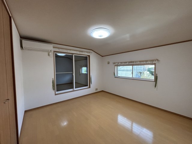 土樋１丁目貸家の洋室
