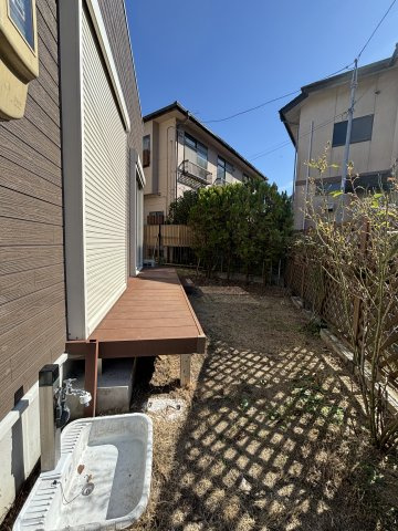 土樋１丁目貸家の庭