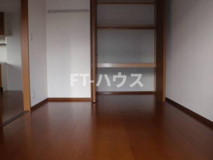 ウィルモア 壱番館・弐番館の居間・リビング|洋室