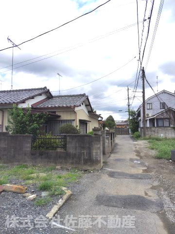 『鴻巣駅』東口9分・約74坪、南西側接道で平屋住宅にもおススメの前面道路含む現地写真